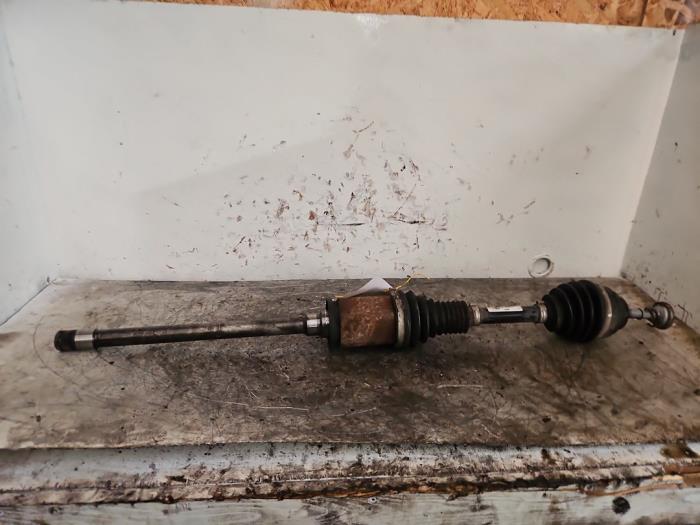 Aandrijfas rechts-voor van een BMW X1 (E84) sDrive 18d 2.0 16V 2015