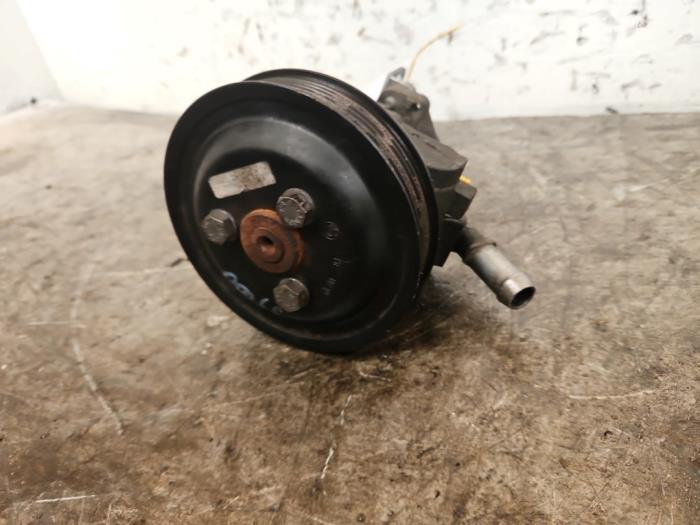 Stuurbekrachtiging Pomp van een BMW X1 (E84) sDrive 18d 2.0 16V 2015