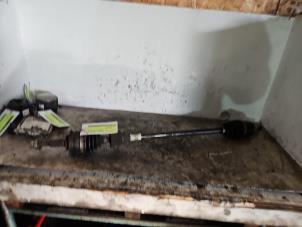 Gebruikte Aandrijfas rechts-voor Opel Agila (B) 1.0 12V Prijs € 30,00 Margeregeling aangeboden door Autodemontage de Zaag