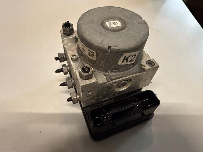 Gebruikte ABS Pomp Ford Fiesta 7 1.1 Ti-VCT 12V 85 Prijs € 250,00 Margeregeling aangeboden door Autodemontage de Zaag