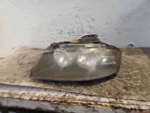 Gebruikte Linker Koplamp Audi A3 Sportback (8PA) 2.0 FSI 16V Prijs € 30,00 Margeregeling aangeboden door Autodemontage de Zaag