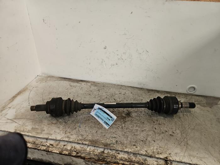 Gebruikte Aandrijfas links-achter BMW 1 serie (F21) 116i 1.6 16V Prijs € 100,00 Margeregeling aangeboden door Autodemontage de Zaag