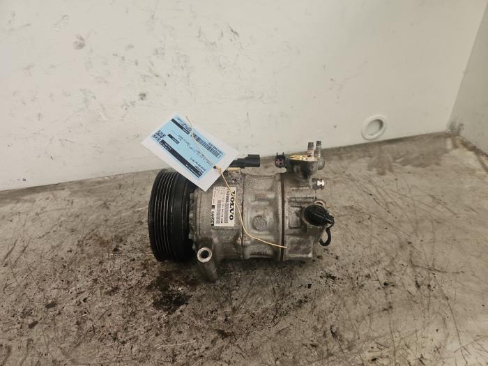 Gebruikte Pomp Airco Volvo V40 (MV) 2.0 T2 16V Prijs € 60,00 Margeregeling aangeboden door Autodemontage de Zaag