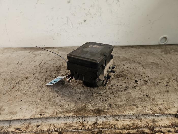 Gebruikte ABS Pomp Volvo V40 (MV) 2.0 T2 16V Prijs € 45,00 Margeregeling aangeboden door Autodemontage de Zaag