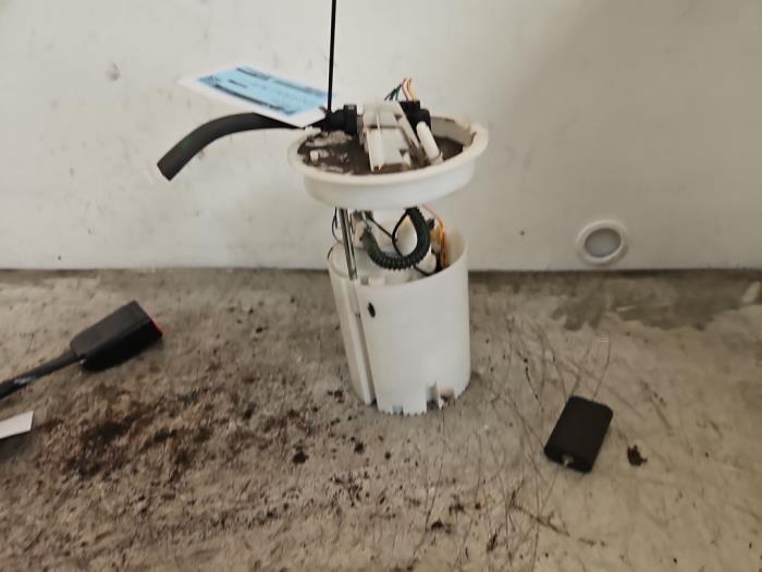 Gebruikte Benzinepomp Volvo V40 (MV) 2.0 T2 16V Prijs € 40,00 Margeregeling aangeboden door Autodemontage de Zaag