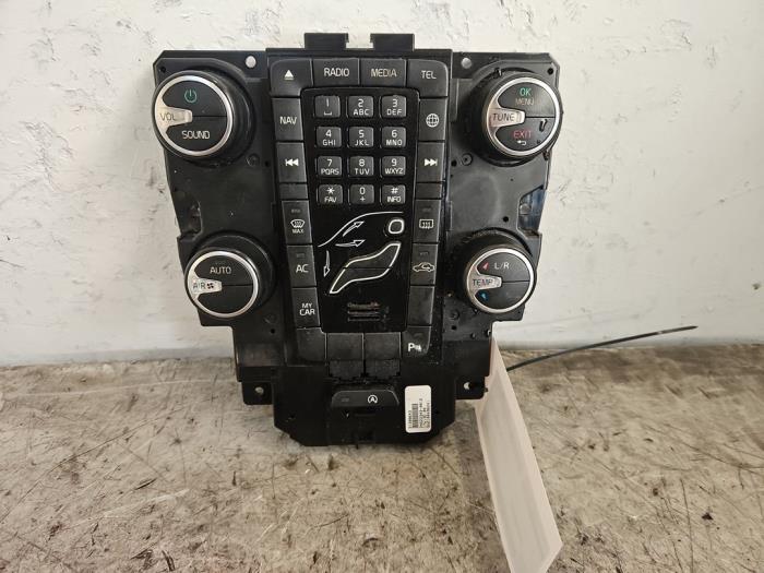 Gebruikte Bediening boordcomputer Volvo V40 (MV) 2.0 T2 16V Prijs € 90,00 Margeregeling aangeboden door Autodemontage de Zaag