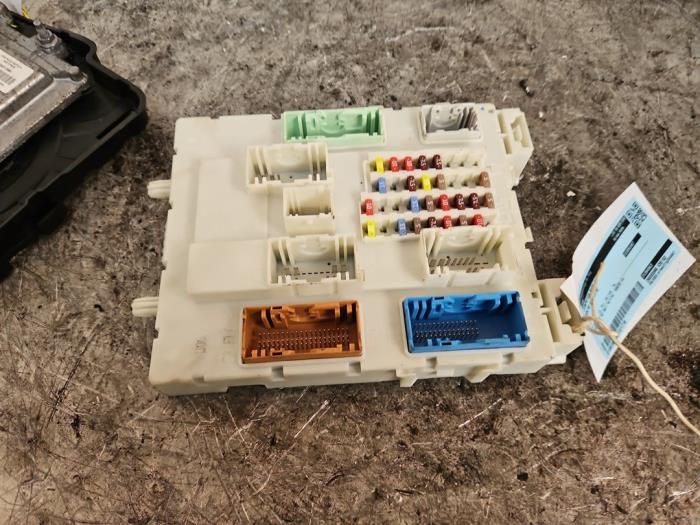 Gebruikte Module Bodycontrol Volvo V40 (MV) 2.0 T2 16V Prijs € 70,00 Margeregeling aangeboden door Autodemontage de Zaag