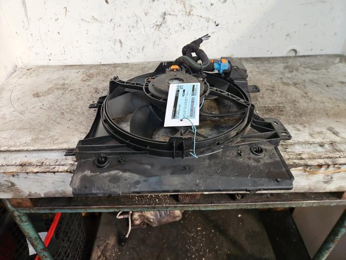 Gebruikte Fan Radiateur Opel Crossland (X) 1.2 12V Prijs € 50,00 Margeregeling aangeboden door Autodemontage de Zaag