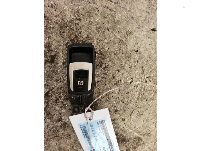 Gebruikte Handrem schakelaar BMW Z4 Roadster (E89) sDrive 23i 2.5 24V Prijs € 39,99 Margeregeling aangeboden door Autodemontage de Zaag