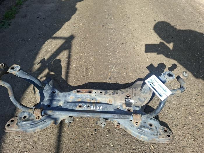 Gebruikte Subframe Toyota Yaris (P1) 1.0 16V VVT-i Prijs € 50,00 Margeregeling aangeboden door Autodemontage de Zaag