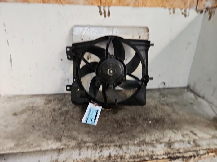 Gebruikte Fan Radiateur Peugeot 208 I (CA/CC/CK/CL) 1.2 Vti 12V PureTech 82 Prijs € 29,99 Margeregeling aangeboden door Autodemontage de Zaag