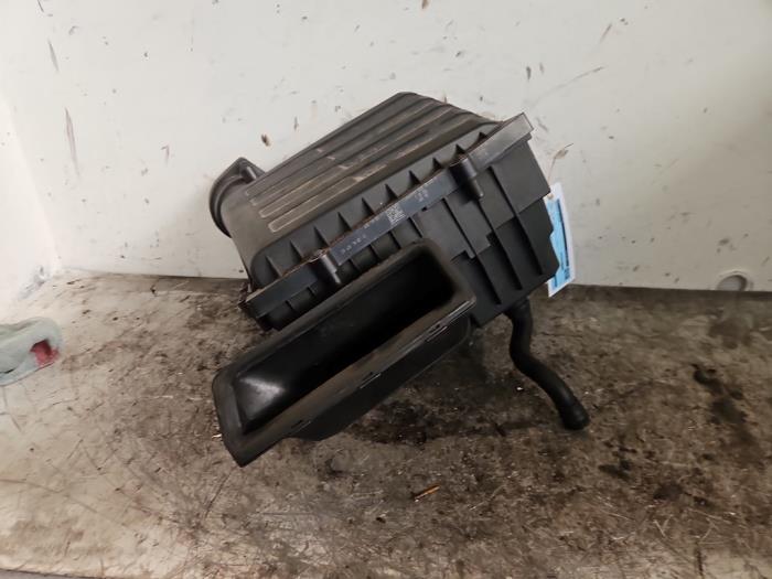 Gebruikte Luchtfilterhuis Volkswagen Golf VII (AUA) 2.0 GTD 16V Prijs € 40,00 Margeregeling aangeboden door Autodemontage de Zaag