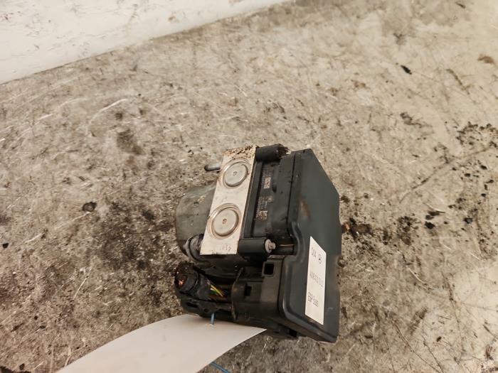 Gebruikte ABS Pomp Mercedes A (W176) 1.5 A-180 CDI, A-180d 16V Prijs € 30,00 Margeregeling aangeboden door Autodemontage de Zaag