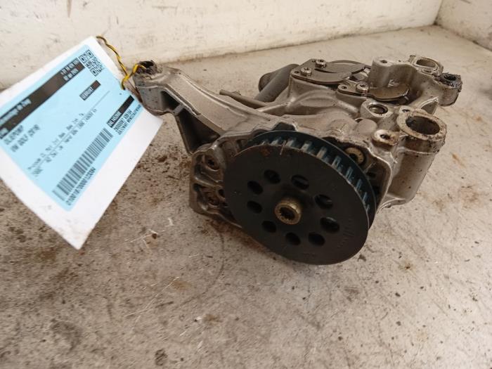 Gebruikte Oliepomp Volkswagen Golf VII (AUA) 2.0 TDI 16V Prijs € 70,00 Margeregeling aangeboden door Autodemontage de Zaag