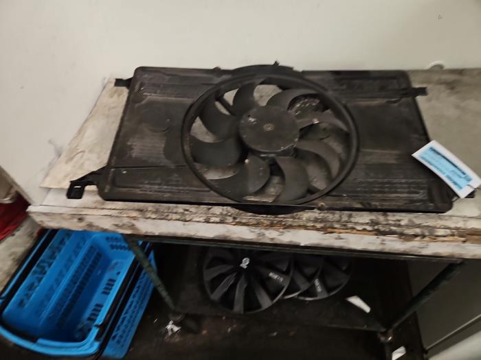 Gebruikte Fan Radiateur Ford Focus 2 Wagon 1.6 16V Prijs € 29,99 Margeregeling aangeboden door Autodemontage de Zaag