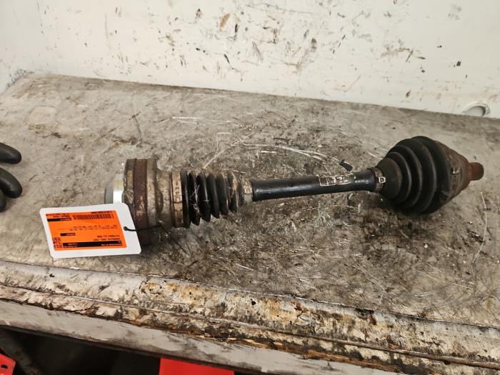 Gebruikte Steekas links-voor Volkswagen Passat Variant (3C5) 1.8 TSI 16V Prijs € 29,99 Margeregeling aangeboden door Autodemontage de Zaag