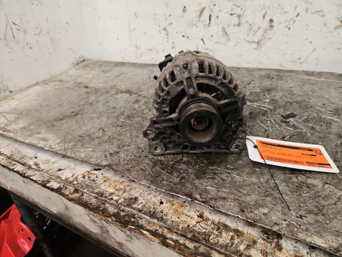 Gebruikte Dynamo Skoda Fabia II Combi 1.4i 16V Prijs € 19,99 Margeregeling aangeboden door Autodemontage de Zaag