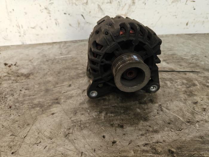 Dynamo van een Renault Clio III (BR/CR) 1.2 16V 75 2008