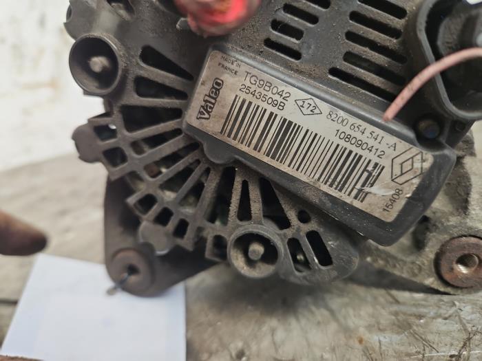 Dynamo van een Renault Clio III (BR/CR) 1.2 16V 75 2008