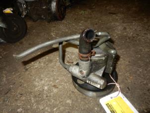 Gebruikte Stuurpomp Renault Laguna II Grandtour (KG) 1.9 dCi 120 Prijs € 10,00 Margeregeling aangeboden door Autodemontage de Zaag