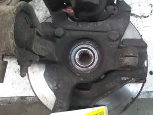 Gebruikte Fusee links-voor Fiat Punto II (188) 1.2 60 S 3-Drs. Prijs € 25,00 Margeregeling aangeboden door Autodemontage de Zaag