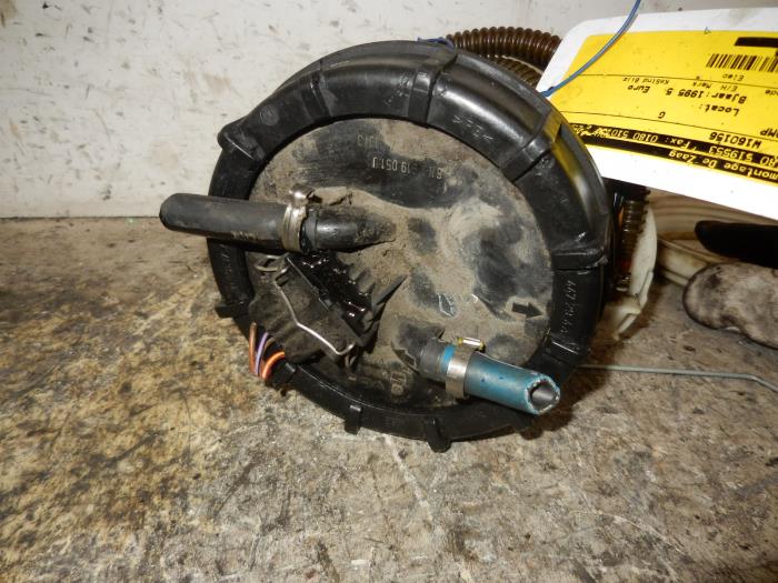 Gebruikte Benzinepomp Volkswagen Polo III (6N1) 1.3i 55 Prijs € 10,00 Margeregeling aangeboden door Autodemontage de Zaag