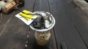 Gebruikte Benzinepomp Renault Clio II (BB/CB) 1.2 Prijs € 40,00 Margeregeling aangeboden door Autodemontage de Zaag