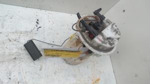 Gebruikte Benzinepomp Renault Clio II (BB/CB) 2.0 16V Sport Prijs € 10,00 Margeregeling aangeboden door Autodemontage de Zaag