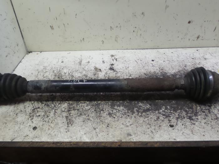Gebruikte Aandrijfas rechts-voor Volkswagen Golf III (1H1) 1.6 i Prijs € 20,00 Margeregeling aangeboden door Autodemontage de Zaag