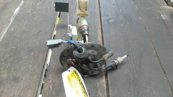 Gebruikte Benzinepomp Toyota Starlet (EP8/NP8) 1.3 Friend,XLi 12V Kat. Prijs € 10,00 Margeregeling aangeboden door Autodemontage de Zaag