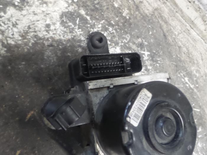 Gebruikte ABS Pomp Ford Fiesta 5 (JD/JH) 1.4 TDCi Prijs € 10,00 Margeregeling aangeboden door Autodemontage de Zaag