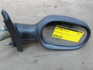 Gebruikte Buitenspiegel rechts Renault Megane (EA) 1.6i Prijs € 15,00 Margeregeling aangeboden door Autodemontage de Zaag