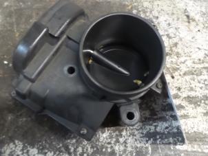 Gebruikte Gasklephuis Peugeot 207 CC (WB) 1.6 16V Prijs € 50,00 Margeregeling aangeboden door Autodemontage de Zaag