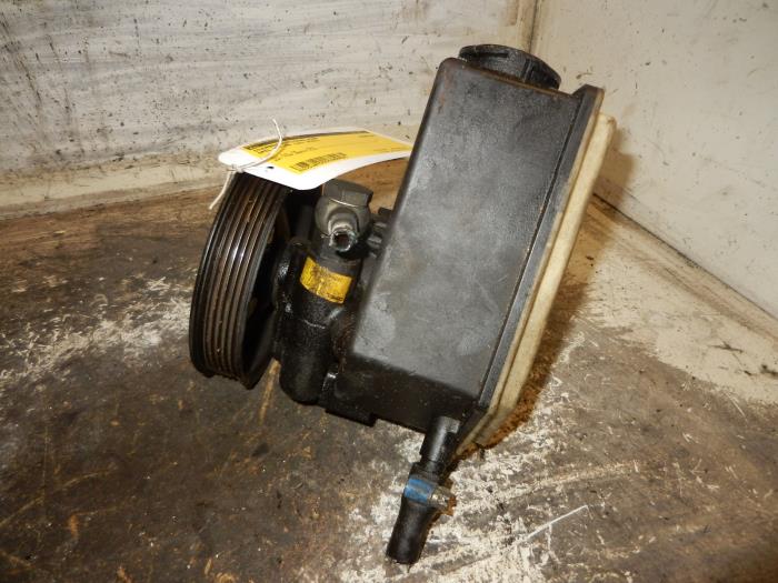 Gebruikte Servopomp Opel Vectra B Caravan (31) 1.8 16V Prijs op aanvraag aangeboden door Autodemontage de Zaag
