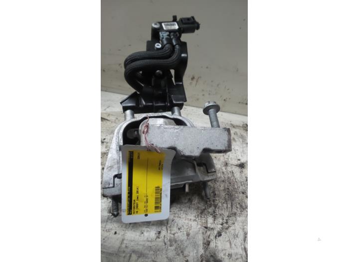 Gebruikte Motorrubber Volkswagen Caddy III (2KA,2KH,2CA,2CH) 1.6 TDI 16V Prijs € 65,00 Margeregeling aangeboden door Autodemontage de Zaag