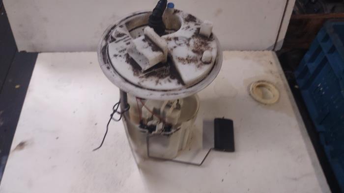 Benzinepomp van een Fiat Grande Punto (199) 1.2 2008