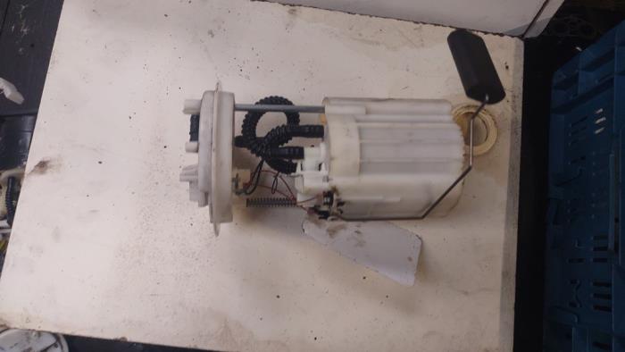 Benzinepomp van een Fiat Grande Punto (199) 1.2 2008