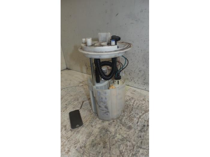 Benzinepomp van een Fiat Grande Punto (199) 1.2 2008