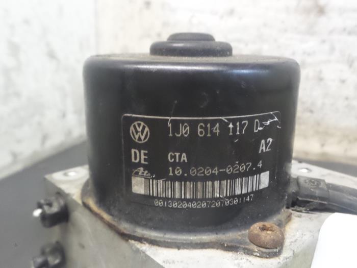 Gebruikte ABS Pomp Volkswagen Golf IV (1J1) 1.4 16V Prijs € 70,00 Margeregeling aangeboden door Autodemontage de Zaag