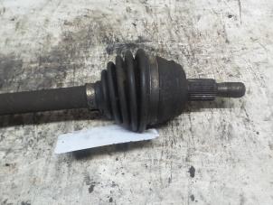 Gebruikte Homokineetas links-voor Volkswagen Golf IV (1J1) 1.4 16V Prijs € 35,00 Margeregeling aangeboden door Autodemontage de Zaag