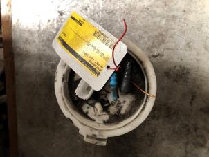 Gebruikte Benzinepomp Volkswagen Golf V (1K1) 1.4 16V Prijs € 50,00 Margeregeling aangeboden door Autodemontage de Zaag