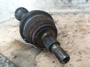 Gebruikte Aandrijfas links-voor Volkswagen New Beetle (9C1/9G1) 2.0 Prijs € 40,00 Margeregeling aangeboden door Autodemontage de Zaag