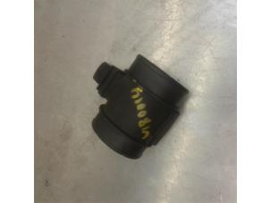 Gebruikte Luchtmassameter Suzuki SX4 (EY/GY) 1.9 DDiS Prijs € 20,99 Margeregeling aangeboden door Japoto Parts B.V.