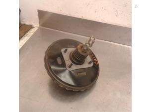 Gebruikte Rembekrachtiger Mitsubishi Space Star (A0) 1.2 12V Prijs € 52,45 Margeregeling aangeboden door Japoto Parts B.V.