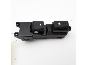 Nieuwe Raam schakelaar elektrisch Hyundai Tucson (TL) 1.6 GDi 16V 2WD Prijs € 28,59 Inclusief btw aangeboden door Japoto Parts B.V.