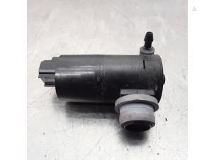 Gebruikte Ruitensproeierpomp voor Toyota Auris (E15) 1.6 Dual VVT-i 16V Prijs € 20,95 Margeregeling aangeboden door Japoto Parts B.V.