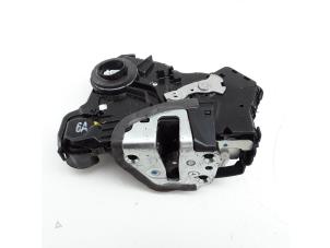 Gebruikte Deurslot Mechaniek 4Deurs links-voor Toyota Auris (E18) 1.2 T 16V Prijs € 49,95 Margeregeling aangeboden door Japoto Parts B.V.
