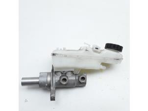 Gebruikte Hoofdremcilinder Toyota Auris (E18) 1.2 T 16V Prijs € 68,25 Margeregeling aangeboden door Japoto Parts B.V.