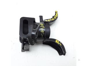 Gebruikte Motorsteun Toyota Auris (E18) 1.2 T 16V Prijs € 31,49 Margeregeling aangeboden door Japoto Parts B.V.