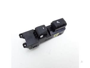 Nieuwe Raam schakelaar elektrisch Hyundai Tucson (TL) 1.6 GDi 16V 2WD Prijs € 28,59 Inclusief btw aangeboden door Japoto Parts B.V.